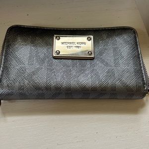MICHAEL KORS genuine wallet